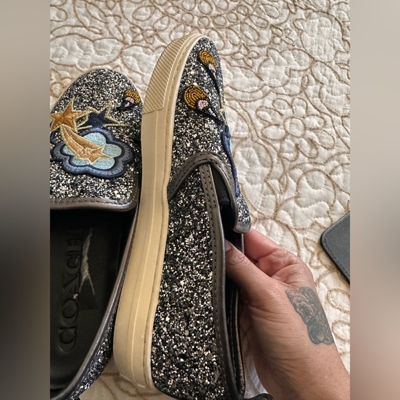 Women’s size 6 coach dreamer shoes. Worn once. - Picture 5 of 8